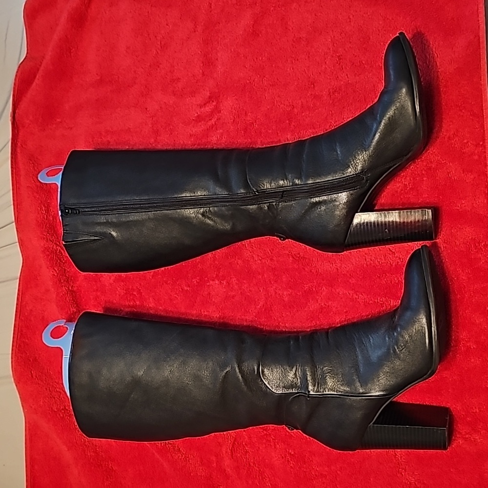 Liz&Co Black Leather Boots Zip Side with 4" Heels